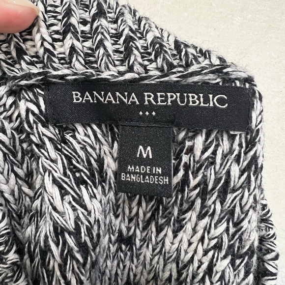 Banana Republic M Knit Sweater - Picture 6 of 6
